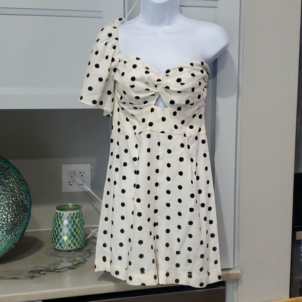 CUTE Gianni Bini 1-shoulder polka dotted romper *NWT* size medium
